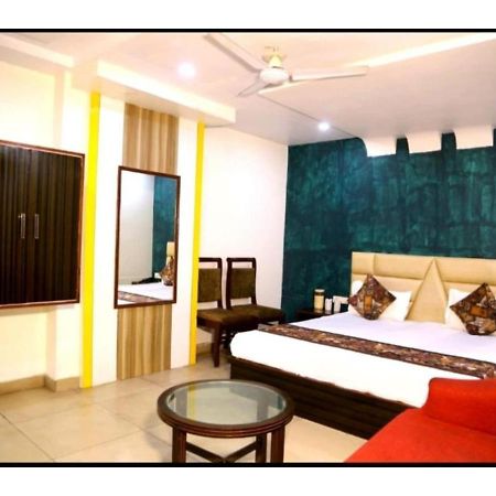 Hotel Kirandeep Agra アーグラ エクステリア 写真
