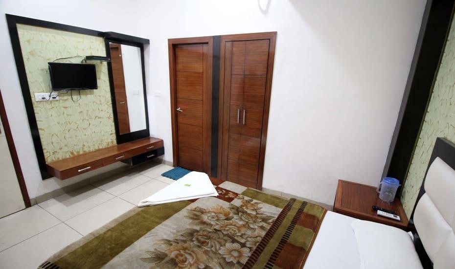 Hotel Kirandeep Agra アーグラ エクステリア 写真