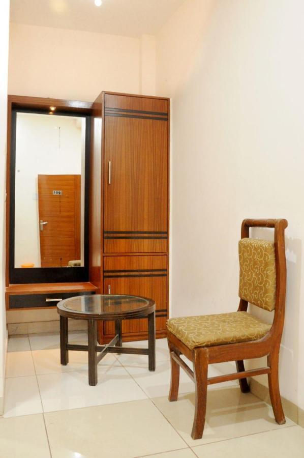 Hotel Kirandeep Agra アーグラ エクステリア 写真